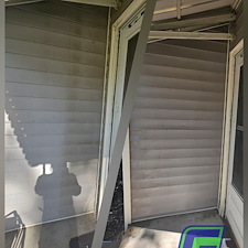 -House-Gutter-Cleaning-in-Plattsburg-MO 1
